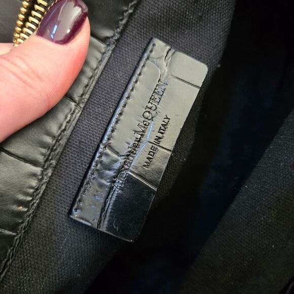 Alexander McQueen Croc Embossed leather Skull Crossbody Bag - Picture 15 of 16